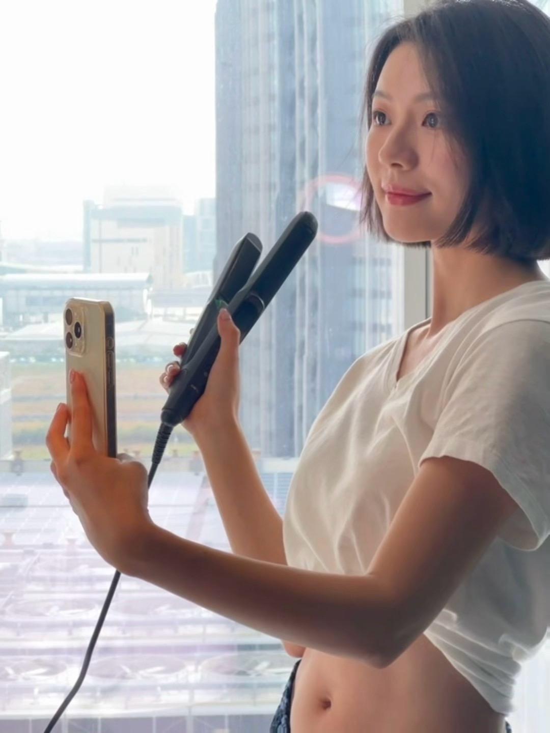 我在看什么 在夹直短发