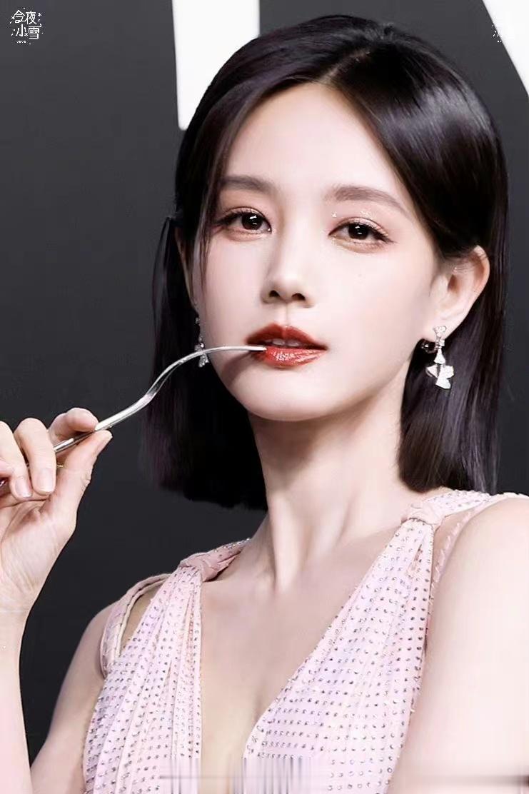 #李一桐请好好用脸# 美女都是这么敢乱用脸的吗？🍐李一桐，你还记得你是一个超级