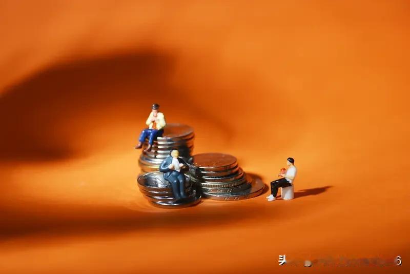 被诈骗的人是善良还是笨?被诈骗的人不是善良更不是笨。而是聪明透顶，贪图高利，想发