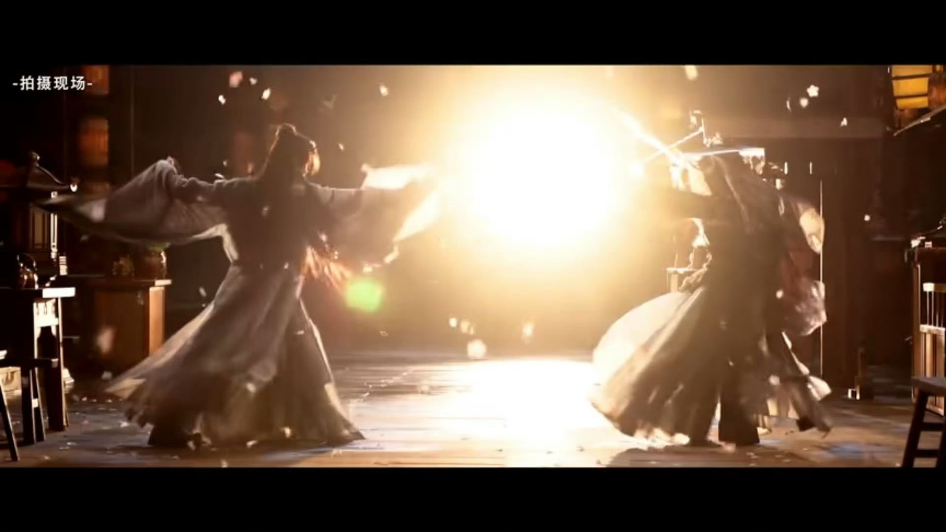 鞠婧祎张云龙这段师徒打戏，完全就是跟动漫场景一样！漫天纷飞的花雨🌸 