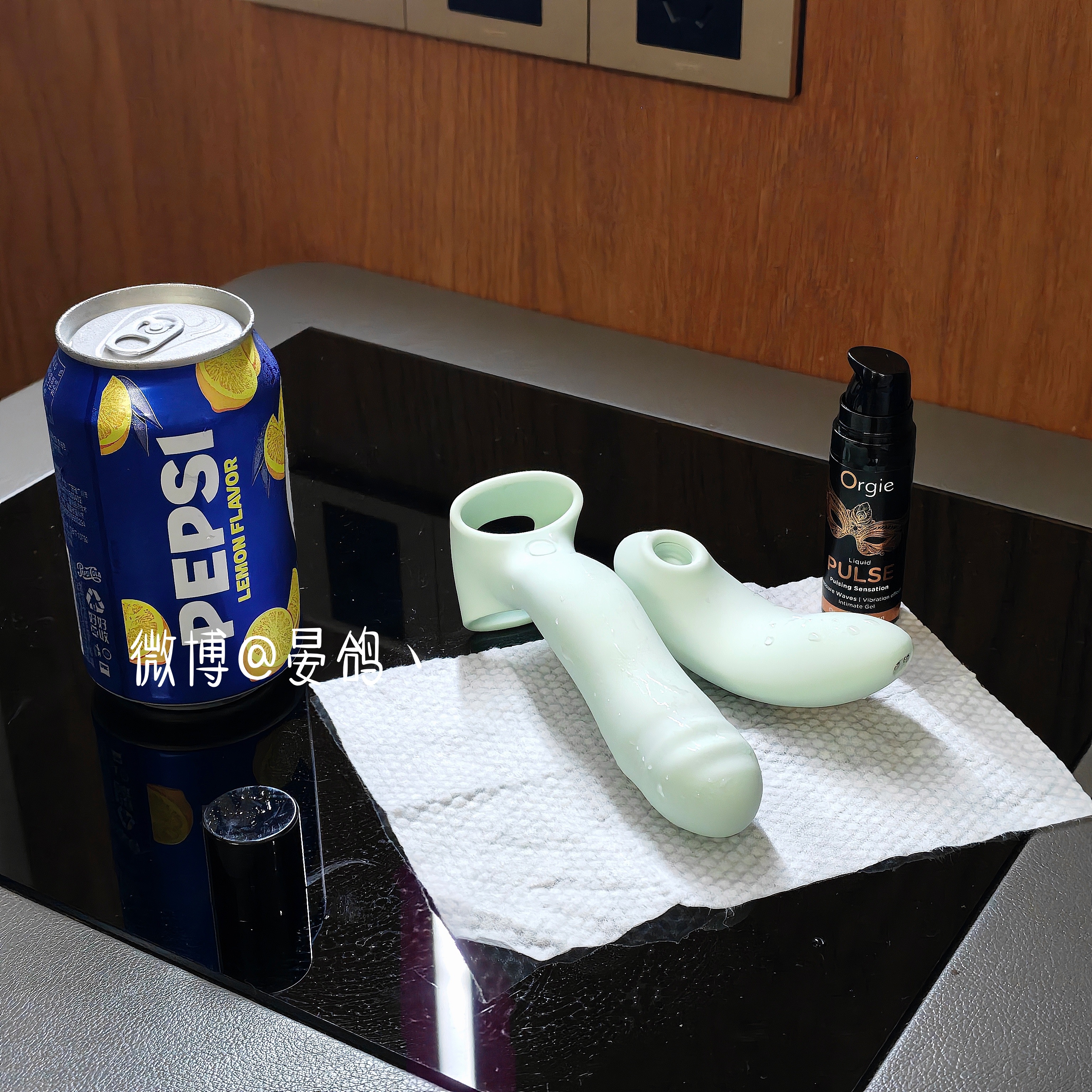 有什么比结束一天的辛勤工作之后来把酣畅淋漓的小玩具对局之后再来一瓶气泡满满的冰镇