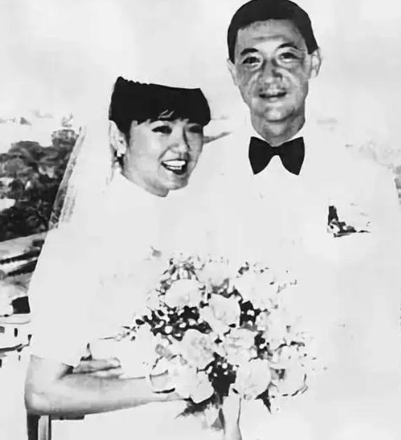 1976年，已婚的蒋孝武看上了夫人给孩子请的家教老师，蔡惠媚比他小20岁，并且非