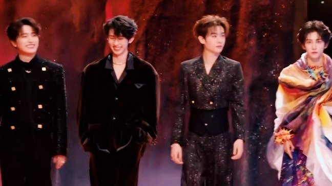 INTO1合体了又没完全合 INTO1成员们合体了，但因各种原因并未完全达到预期