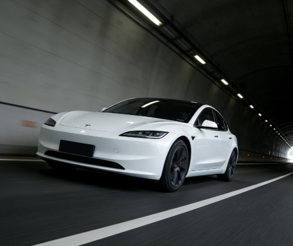 特斯拉鸿蒙版App来了！正式上架华为应用市场，支持远程车控、手机钥匙、温度控制等