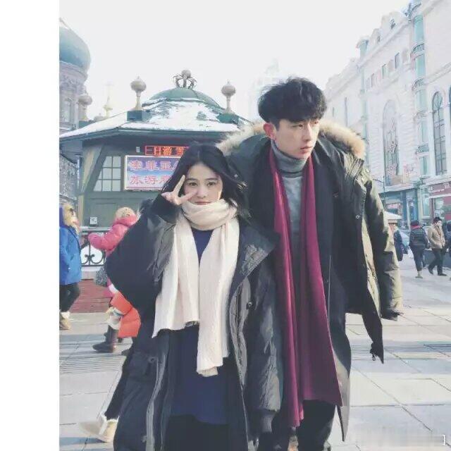 白鹿是不虐的不演吗 白鹿 早期青春治愈系女主很怀念拍猫的树作品时期的白鹿，笑起来