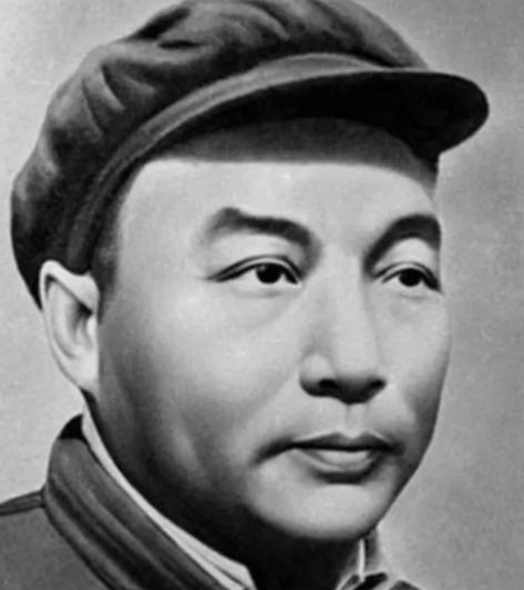 1946年李堡打仗，他胸口挨了一枪，昏过去就没人找到。战后清点，没尸体，也没消息