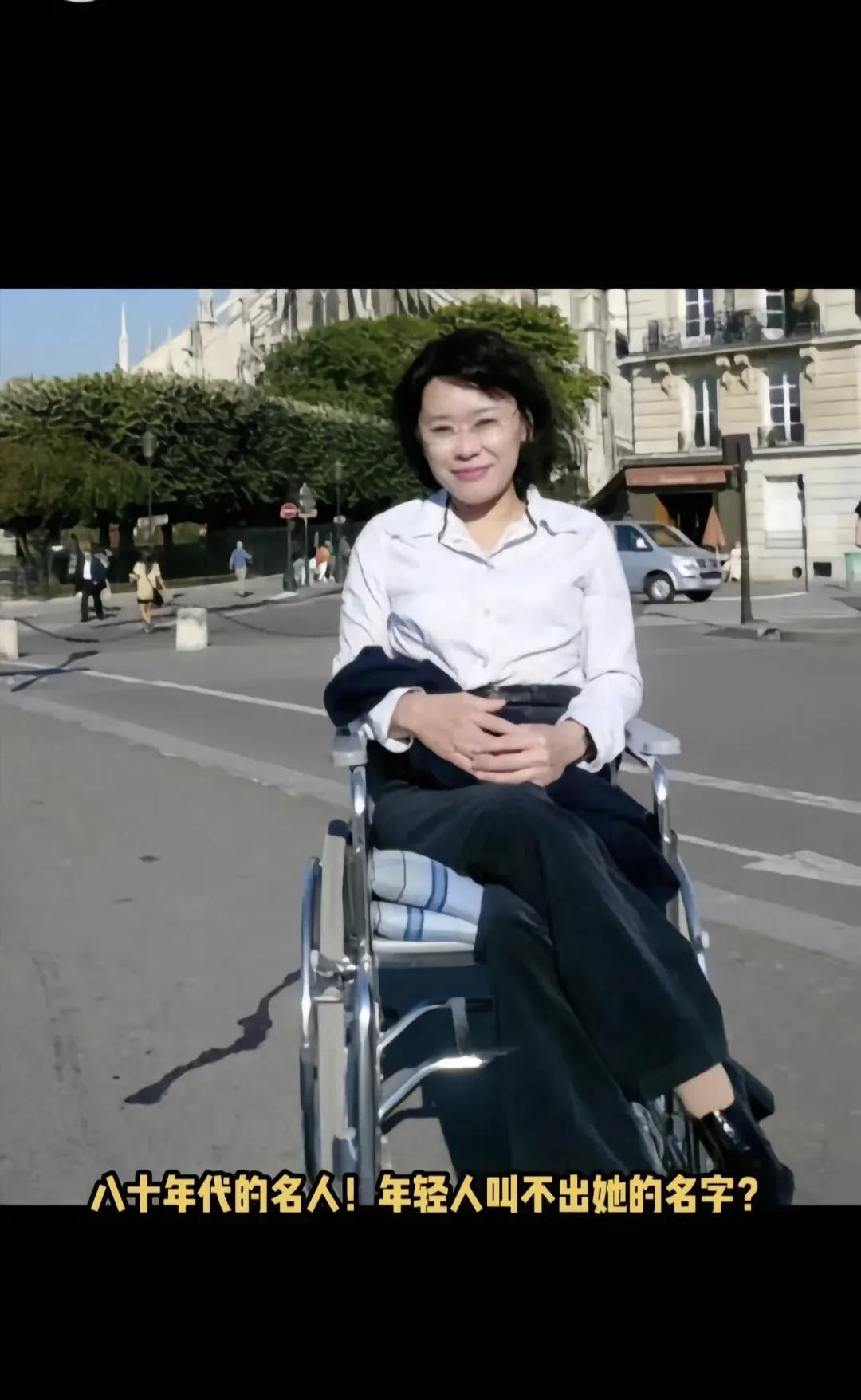 张海迪这个名字对于我来说是神一般的存在。我上小学的时候在书本上认识到了她，那时候
