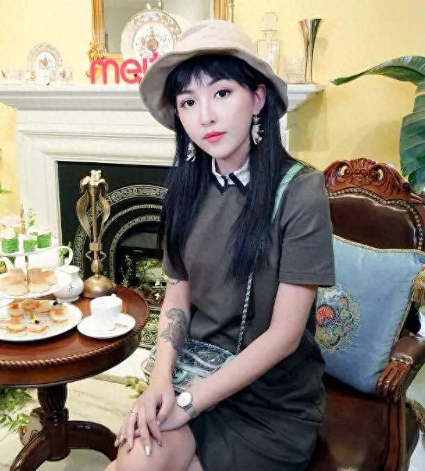 张凯毅离婚后续引风波，四斤凤冠真相