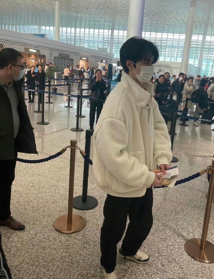 这是怎么把一米九的林一拍成一米五的 