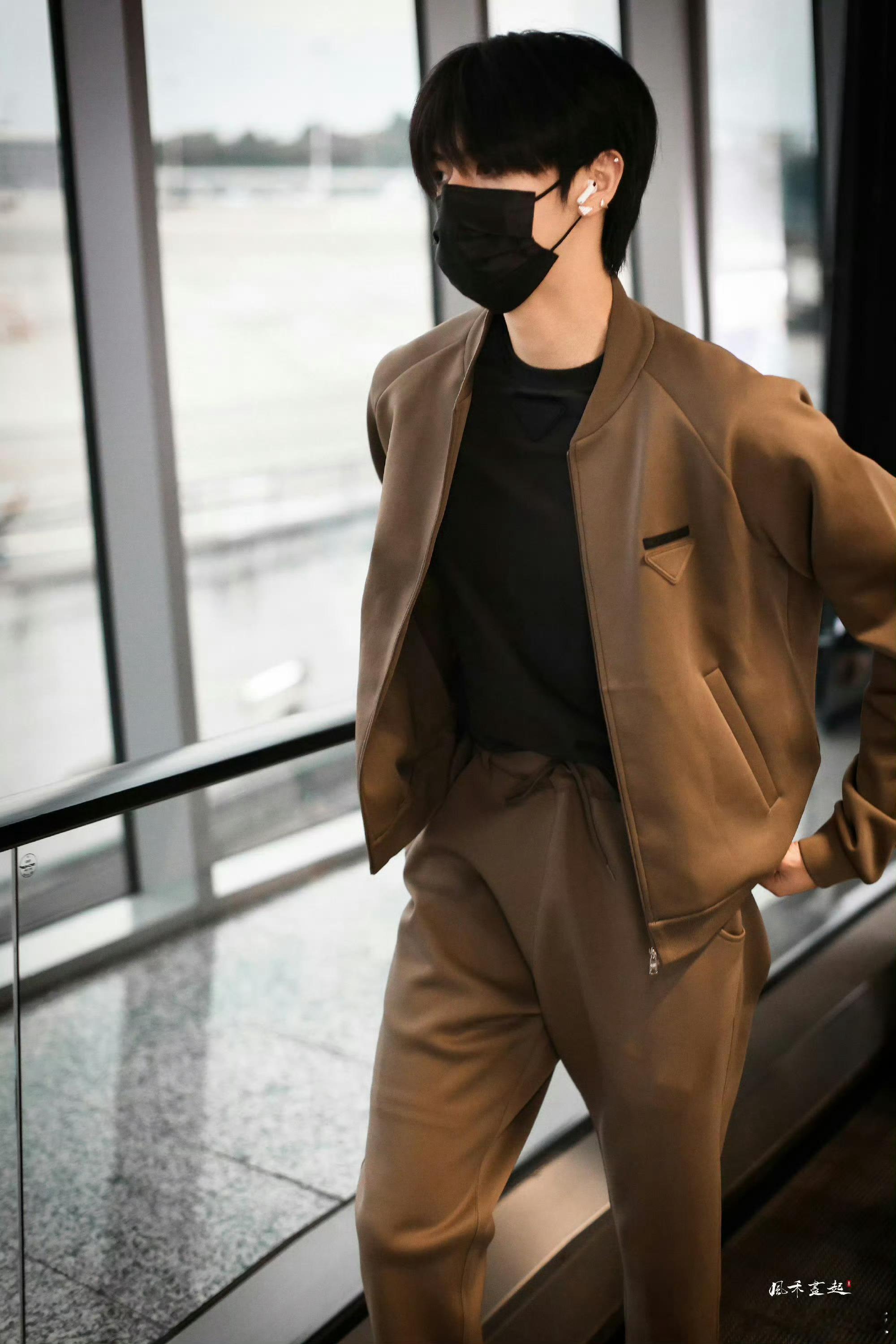登陆少年抵达米兰登陆少年到达米兰 TOP登陆少年组合到达米兰，即将开启米兰男装周