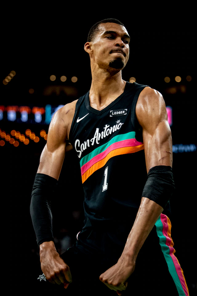 晚安马刺 新机遇，新可能。去奔赴，去拥抱，生活的万千美好。晚安刺蜜明天见晚安心语