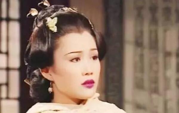1644年，一个女人身处三个男人的争夺中心，被皇帝退货，被叛军强抢，被将军拿来当