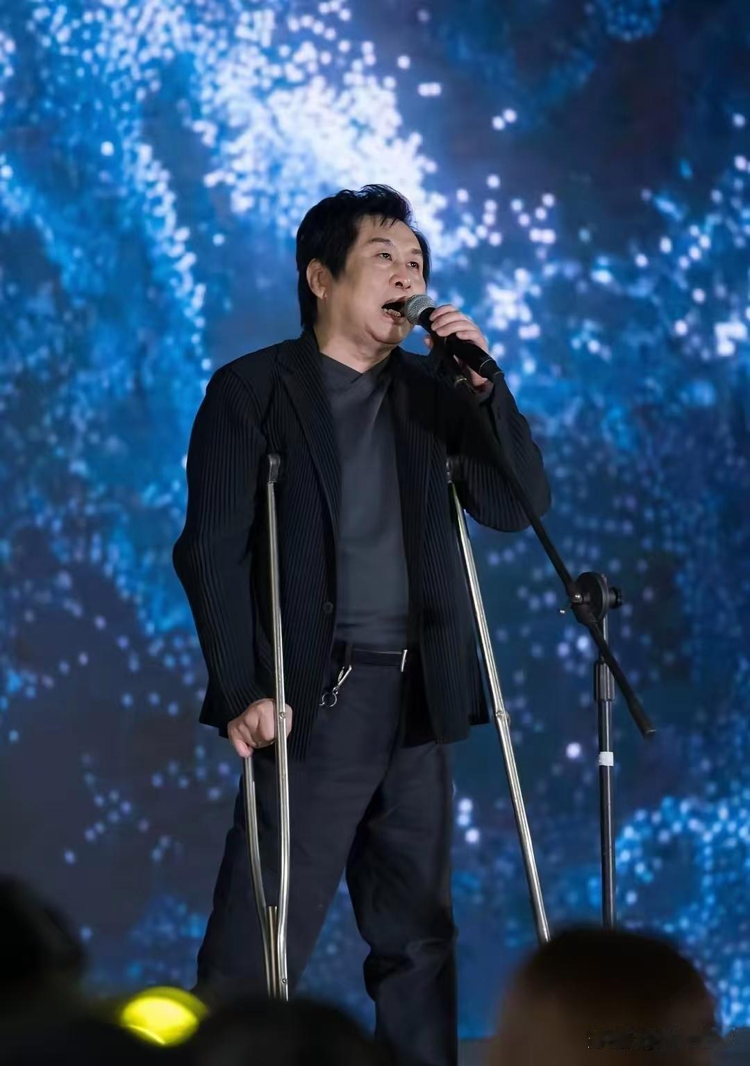 骂中国大陆野蛮的歌手郑智化‌，到大陆来淘金，走到延吉市栽了，当地文旅局叫停了该演