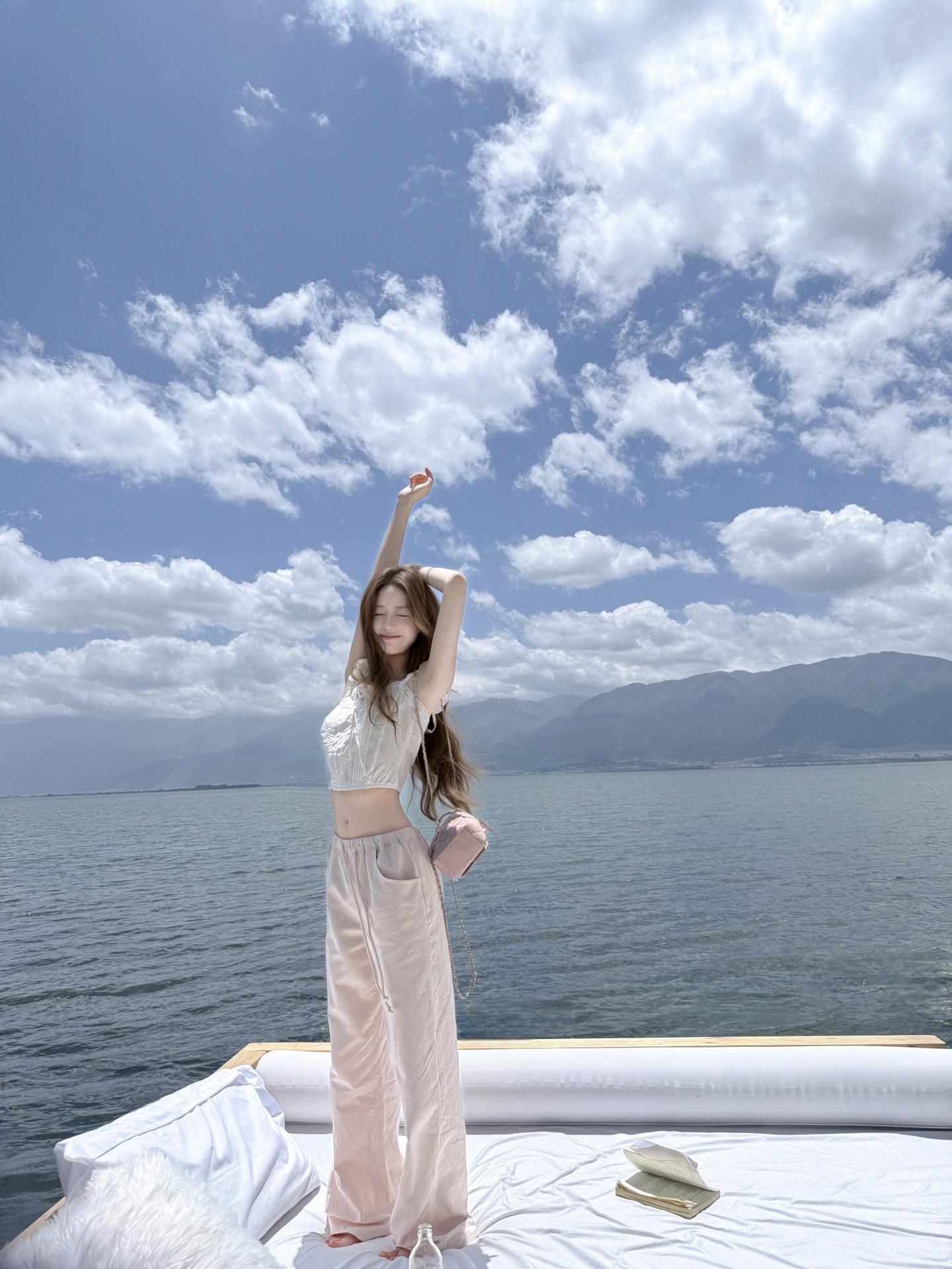 少女与海🌊。