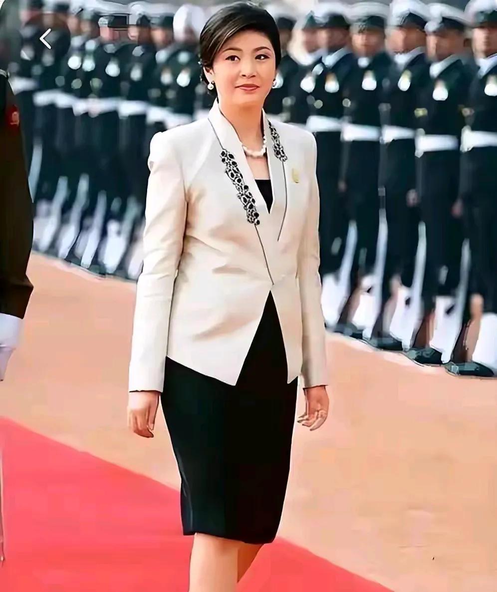 英拉真是风华绝代，她的男友太幸福了，拥有众人心中的女神，他一定很爱她。