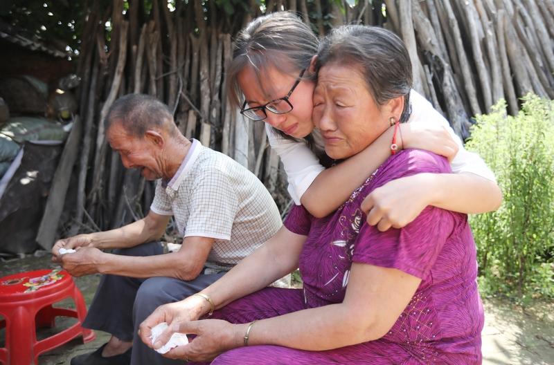 现在独生子女生娃后，“外公外婆带娃，爷爷奶奶出钱”好像成了不成文的现象。我有个朋