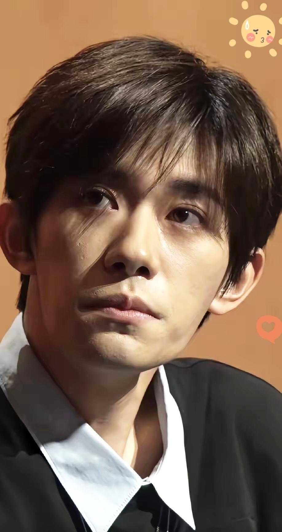 谁还没刷到
易烊千玺
近期的状态？24岁的年纪，眼神里却少了年轻人该有的透亮，反