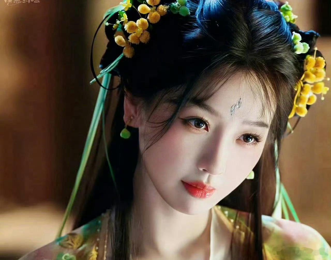 永夜星河里的虞书欣也太好看灵动了吧！造型师上大分，这个配色也太好了！！！ ​​​