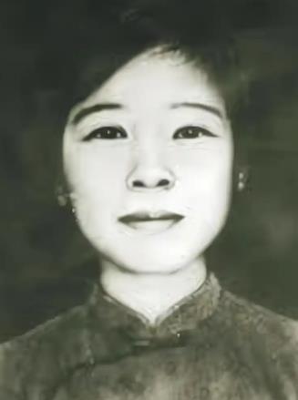 1931年厦门刑场上，怀胎八月的梁慧贞摘下手表塞给刽子手：“别打肚子，朝头开枪，
