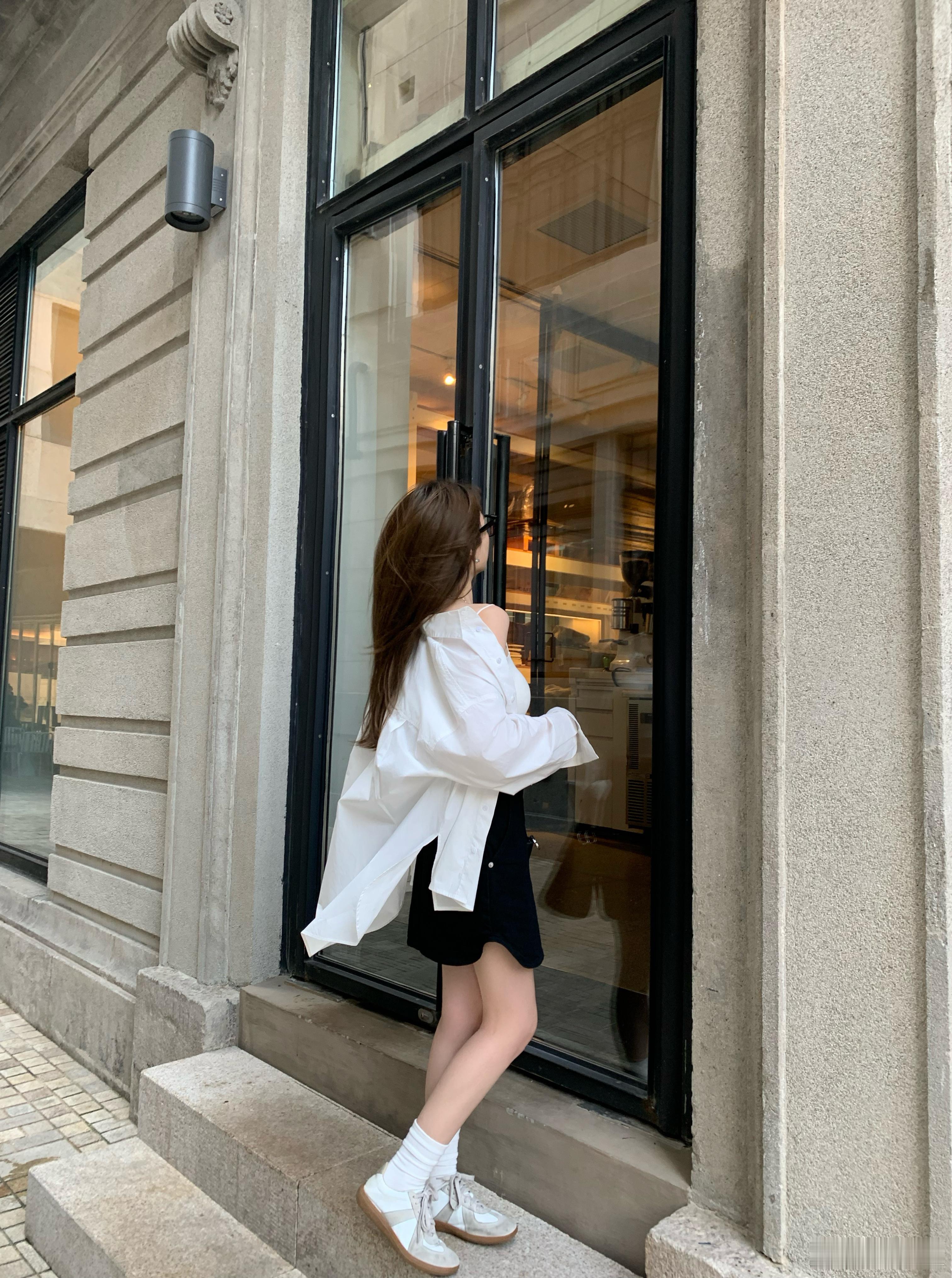 永远不会腻的白衬衫👔衬衫一年四季都好穿所以是我衣柜里永远不会被收纳起来的单品春