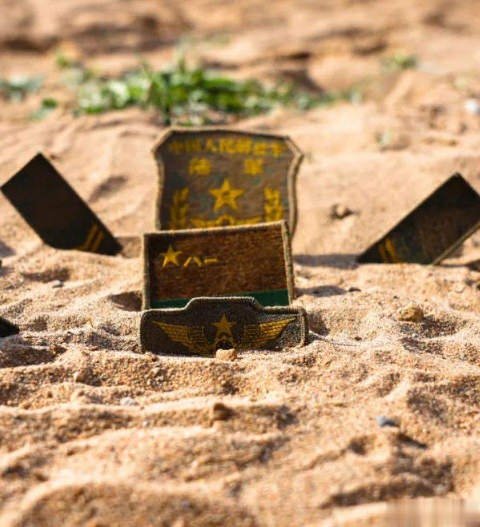 #前线熄灯号[超话]##军营晚点名##人民前线# 退伍是每个军人都抹不去的命题入