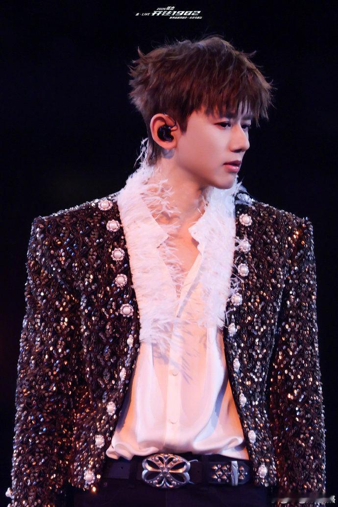 张杰晒粉丝对于演唱会的评论每次看完张杰演唱会都像充了电，正能量直接拉满，太值了！