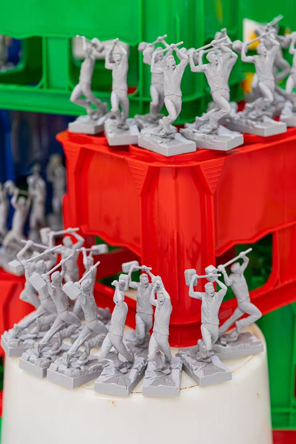 陶喆喷完你的喷你的 谁能想到陶喆当“陶师傅”这么专业！[笑cry] 穿卡其色工装