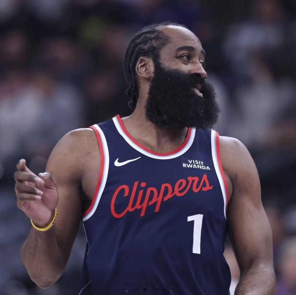 哈登将离开快船权威媒体确认哈登已向快船提出交易申请，双方协同推进交易力争截止日前