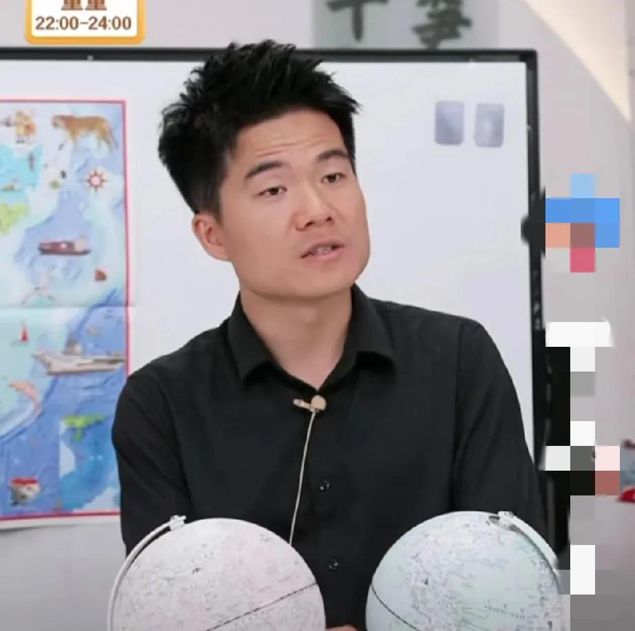 泪目！董宇辉，再一次精彩介绍地球仪时，暖心叮嘱：你要记住这一点！

昨晚，董老师