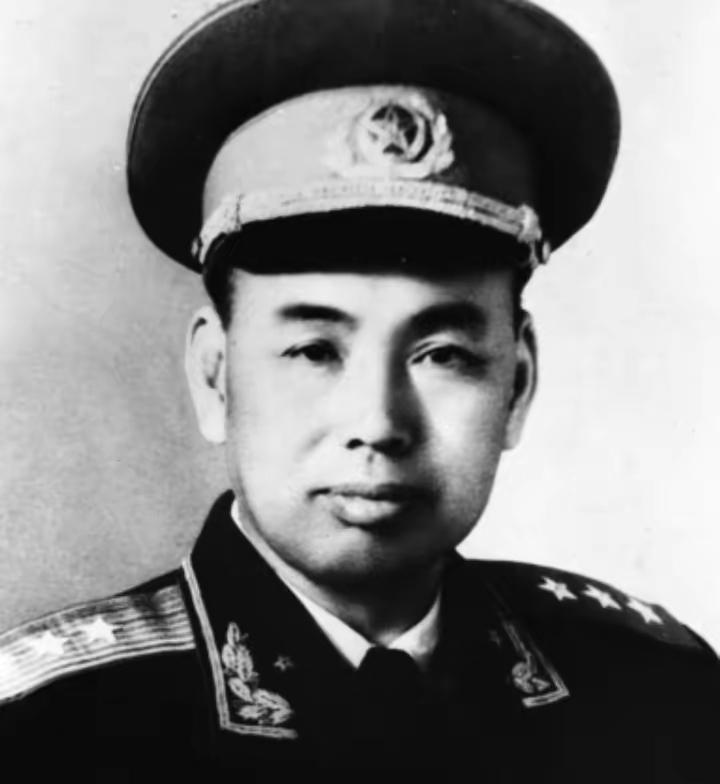 1969年，刘帅被疏散到南京。南京军区司令员许世友为改善刘帅的生活，亲自出马打猎