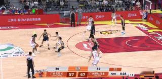 让命中率不足26%的陈国豪连进2个三分球，我看广东男篮已经乱了。广东男篮vs龙狮