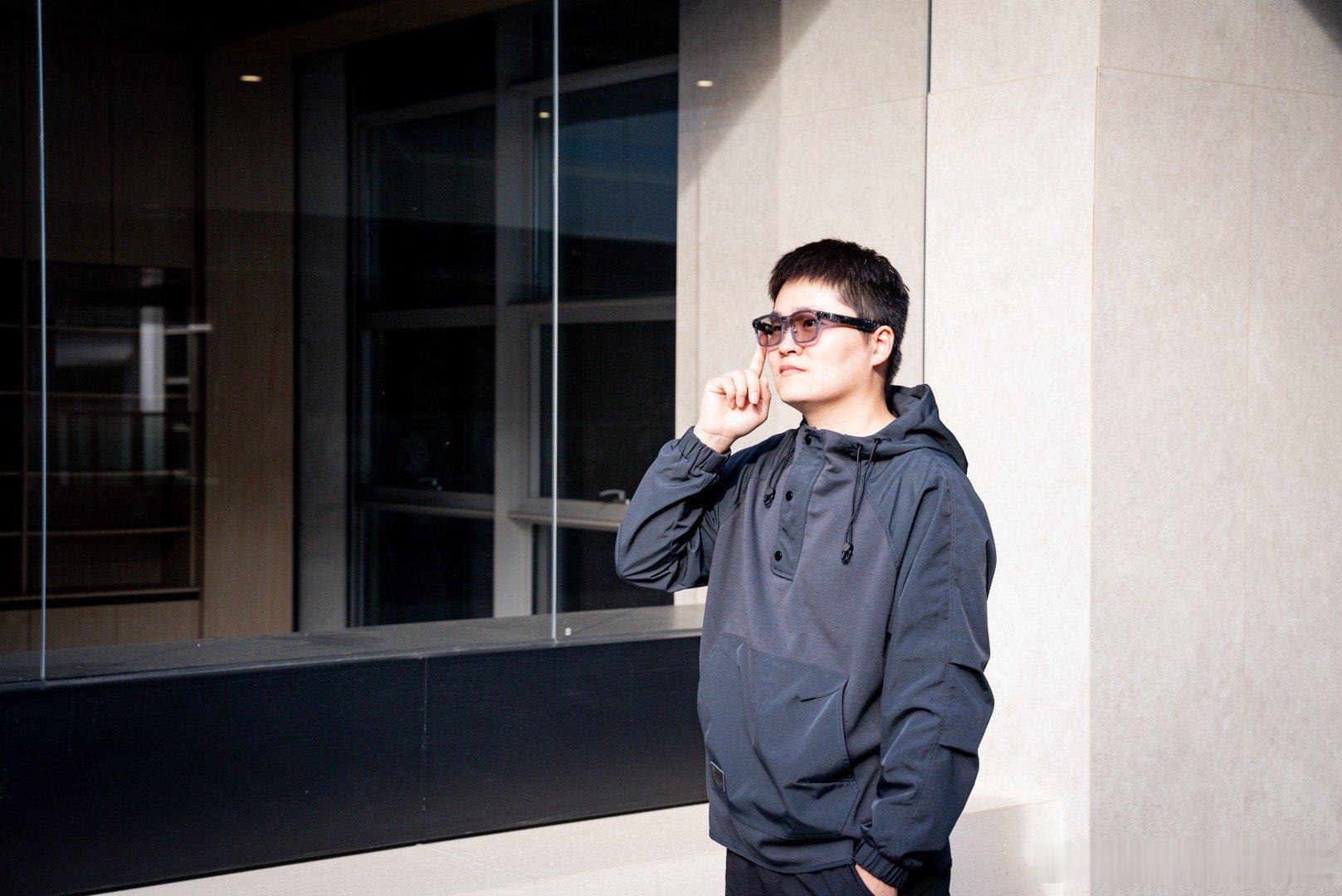 今晚理想 AI 眼镜 Lives 发布会刚好在回深圳的航班上，所以没能全程看直播