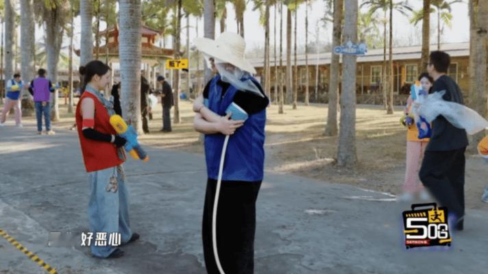 马頔我不干净了 被马頔这段笑到打鸣！范志毅给的雨披被邓超毁掉，他委屈喊“我不干净