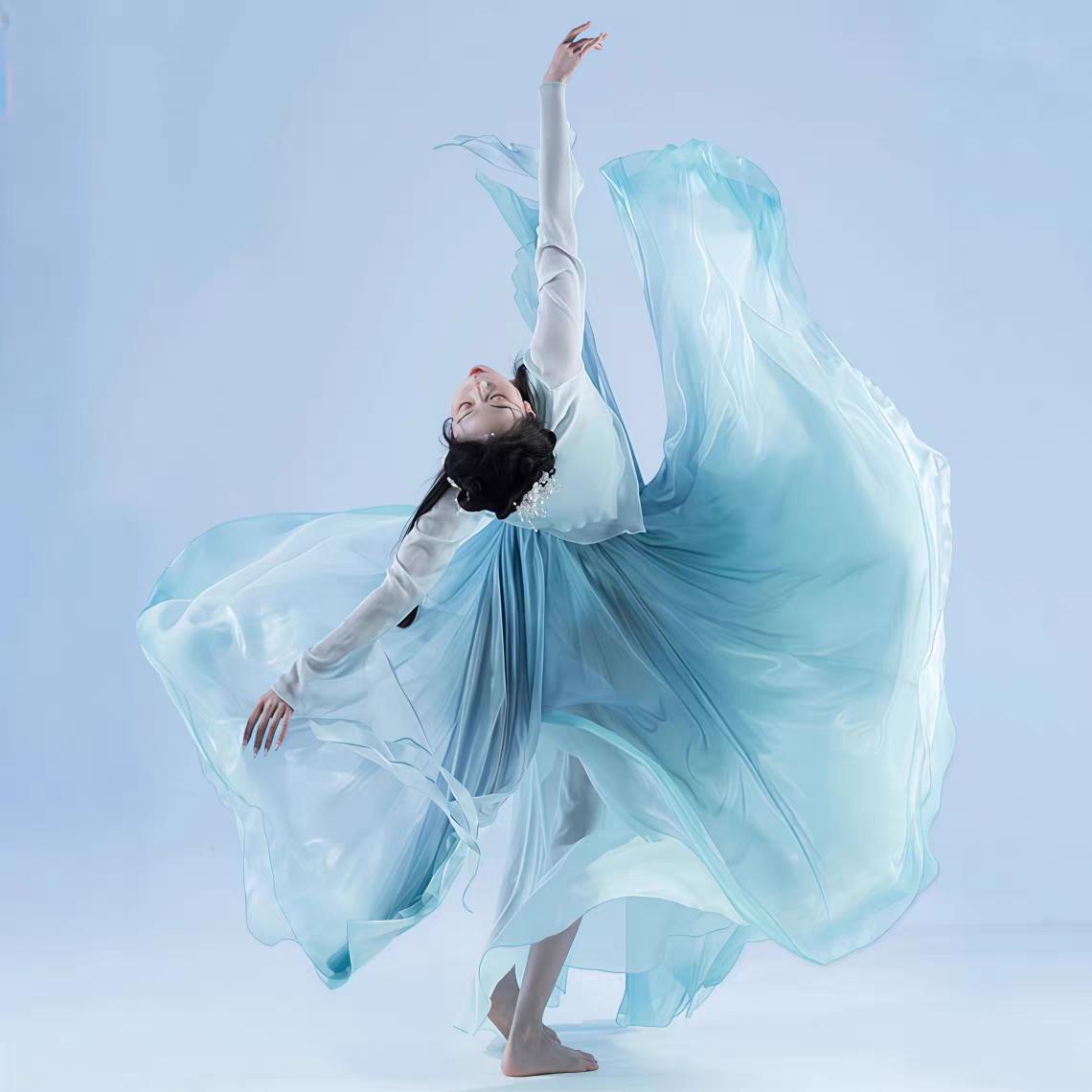 轻盈舞袖拂碧空，仙姿飘飘似云中。晒图笔记大赛 分享那些令人心动的美丽瞬间