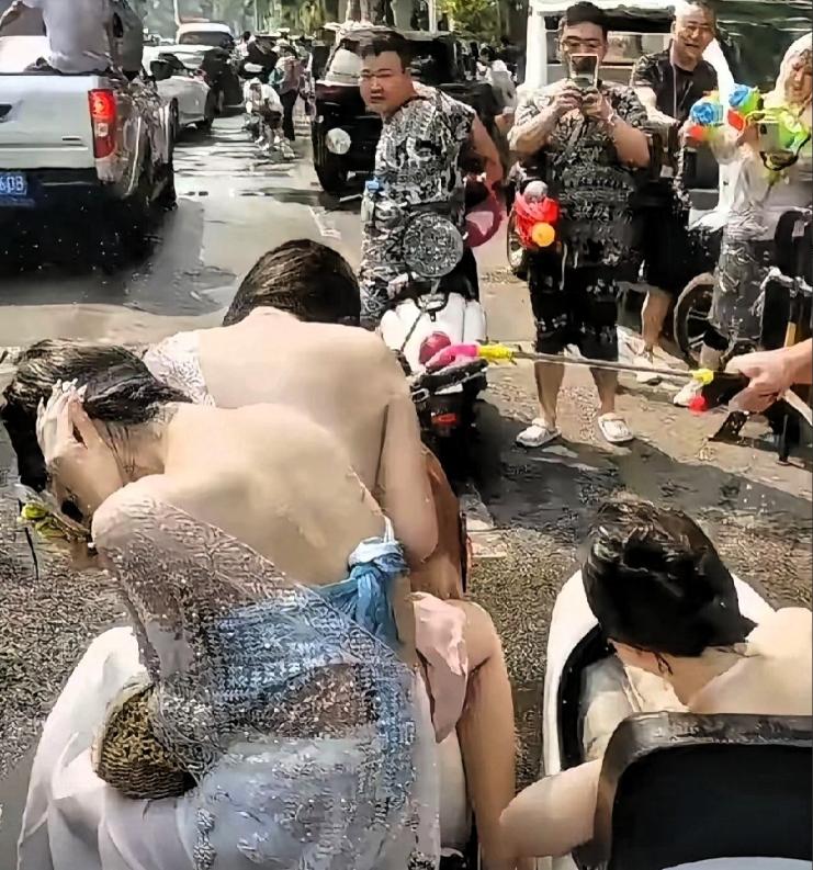 西双版纳泼水节彻底翻车！乱象越闹越凶，官方紧急出手，严查到底

表面上看，202