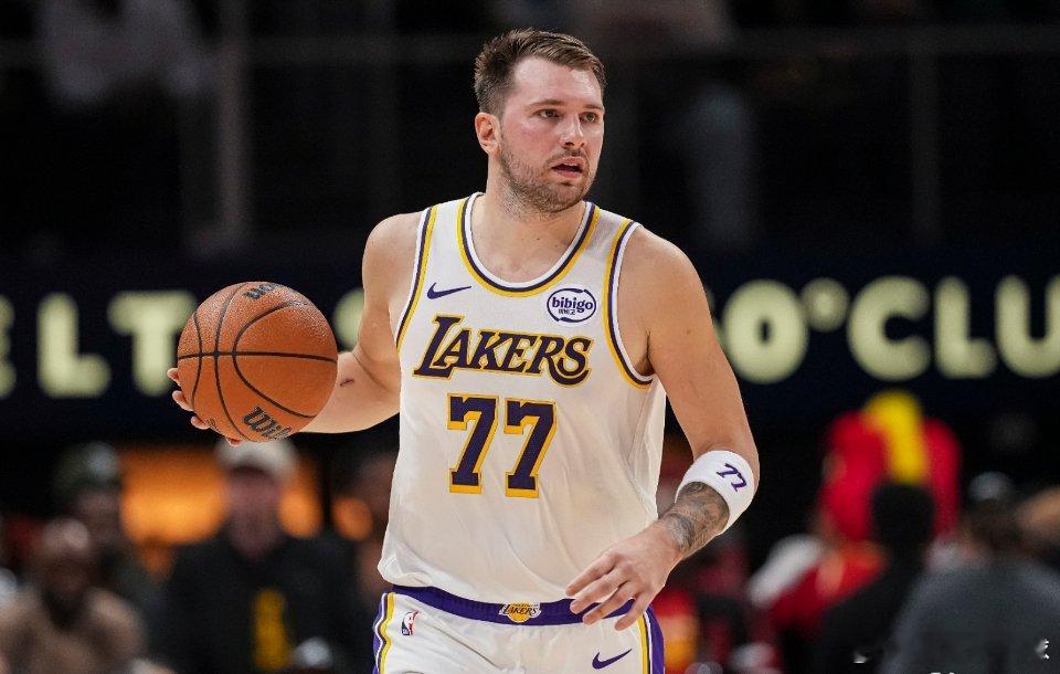 湖人2月4日早上8点30分，NBA常规赛篮网主场对阵湖人。战绩与排名篮网近期状态