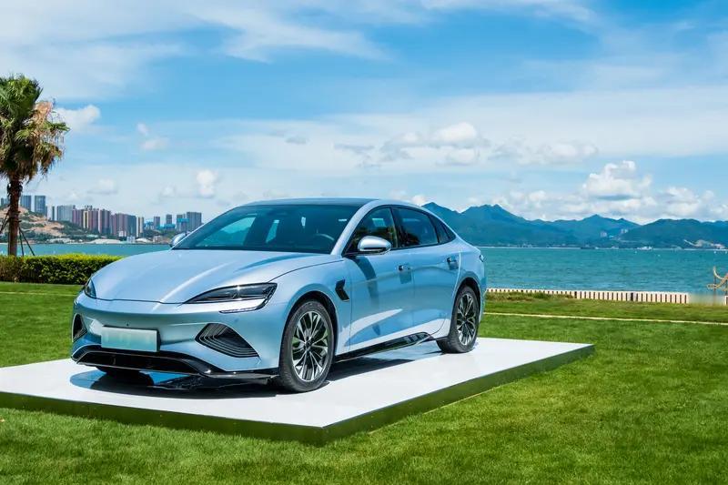 你知道国内目前纯电的新能源汽车厂家有哪些么？

1.比亚迪    行业领导者，拥