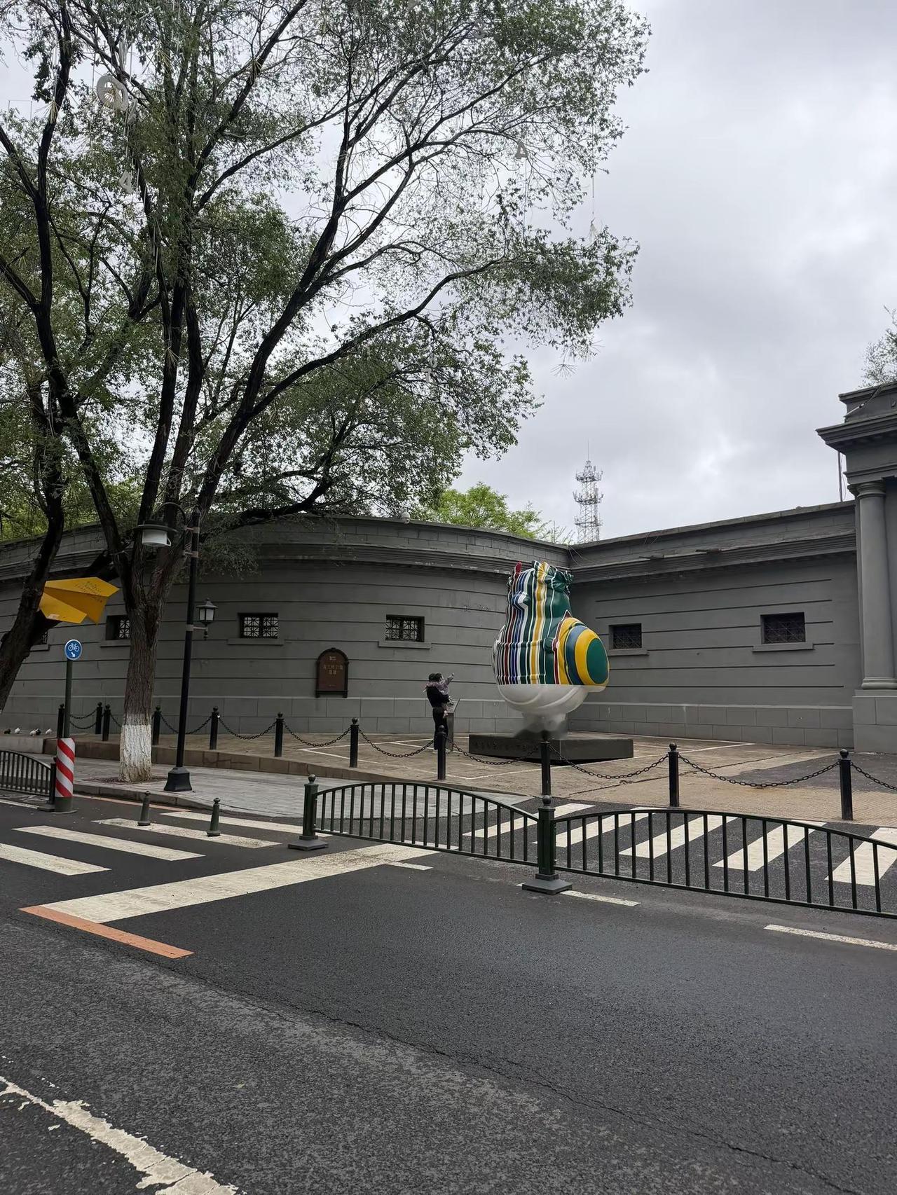 姐都30多岁了让姐先谈吧 家里都介绍傻子了 真扛不住了