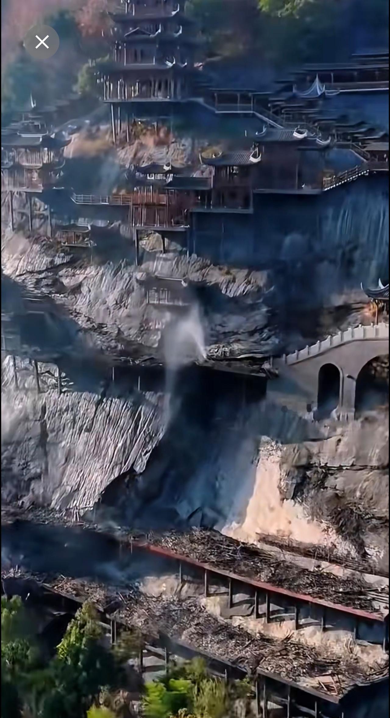 江西望仙谷现场情况，景区火灾全部已熄。致敬！消防英雄逆火而上[合十]	望仙谷 江