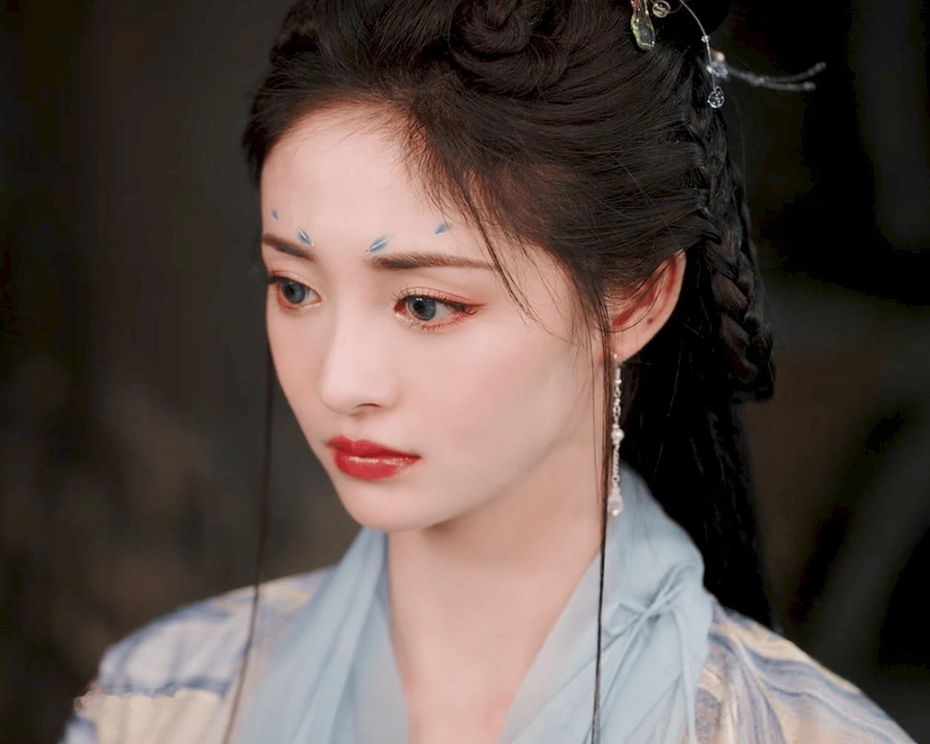 周洁琼[超话]  新皮肤太美了[打call][打call][打call] ​​​