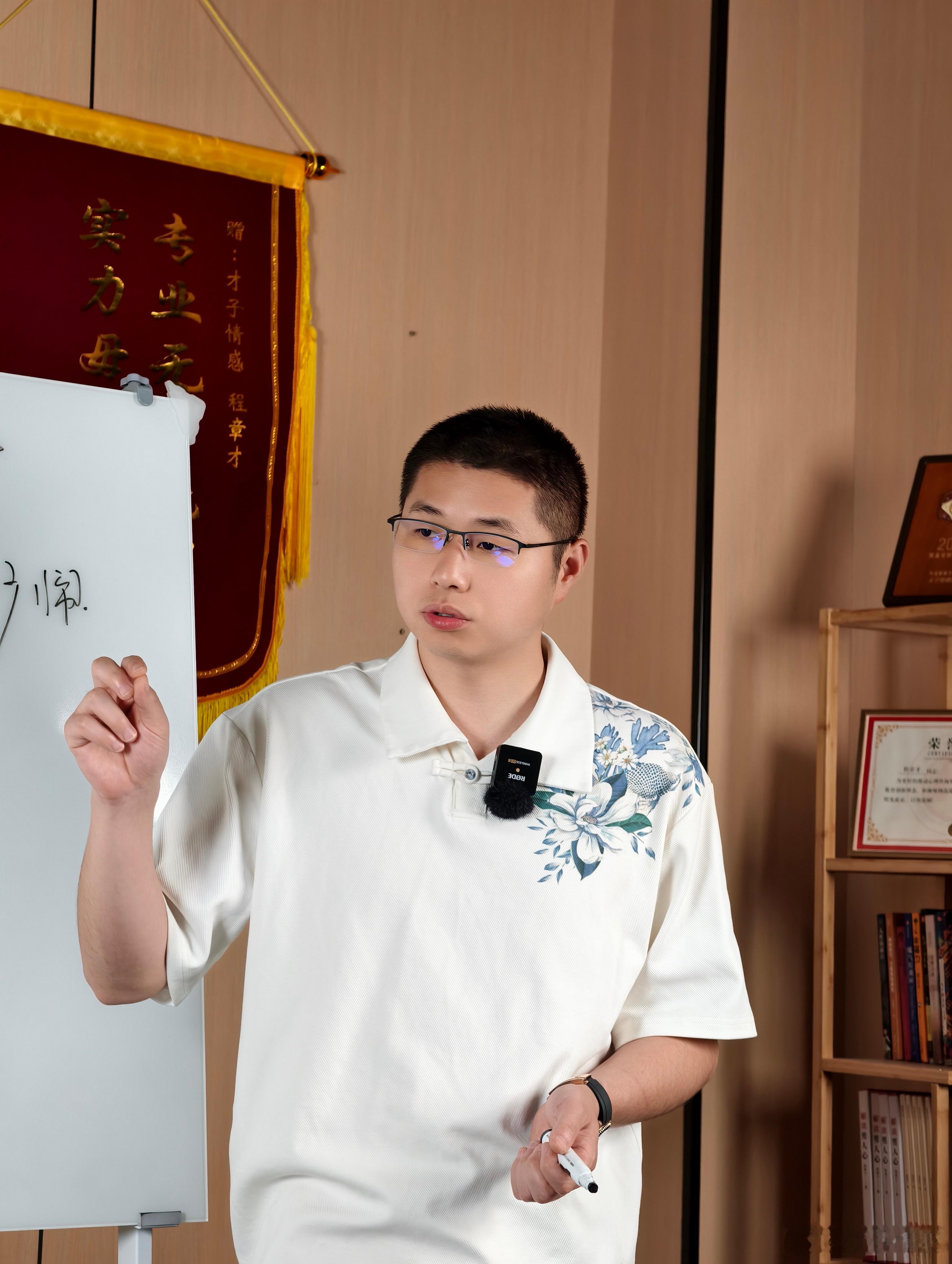 用男性的视角告诉你：男人是如何感受被爱的姑娘们，来，对号入座一下这个场景：你花了