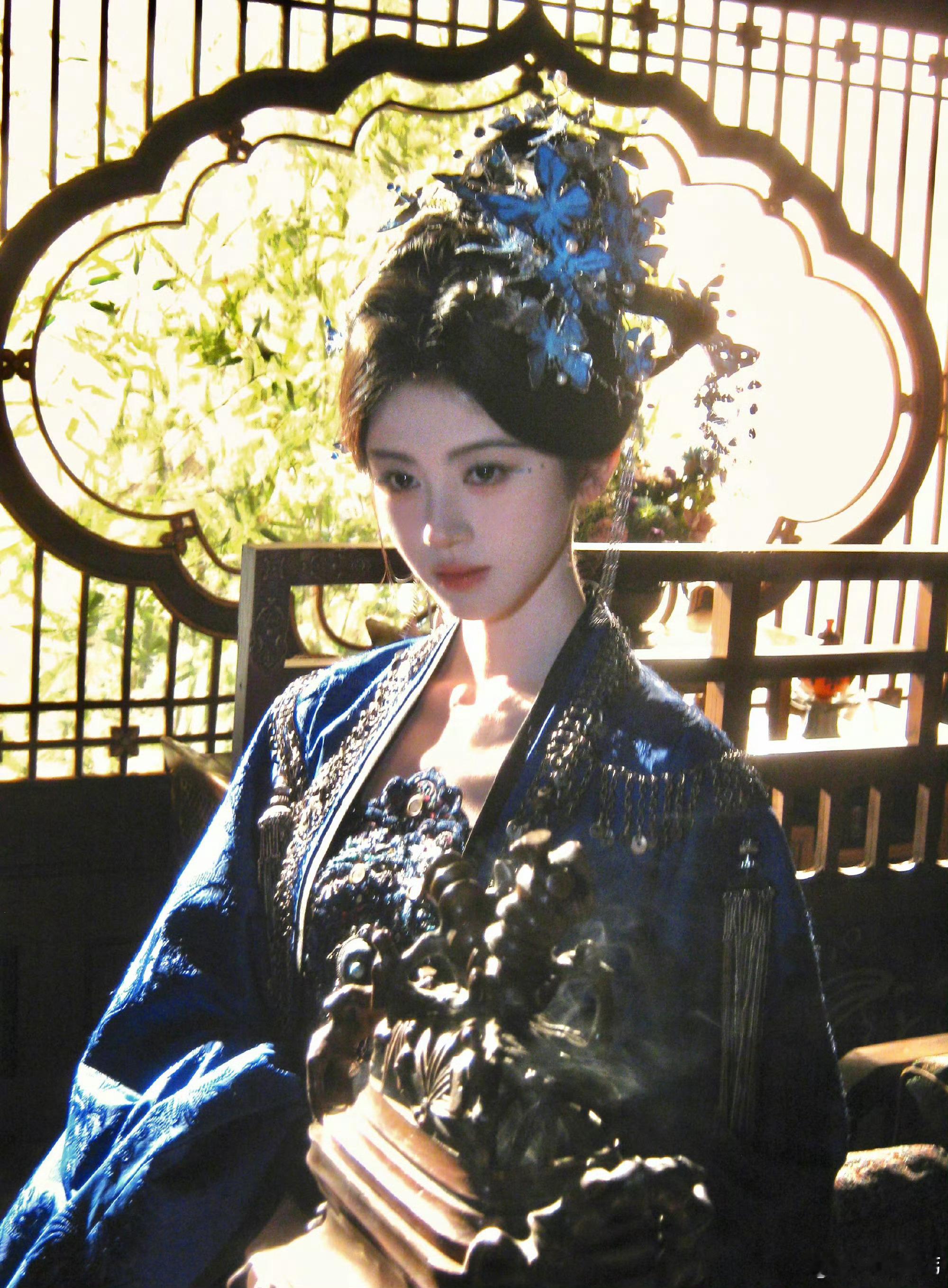 鞠婧祎 jjy鞠婧祎苏绿夏 我们生在红旗下，长在春风里。人民有信仰，国家有力量。