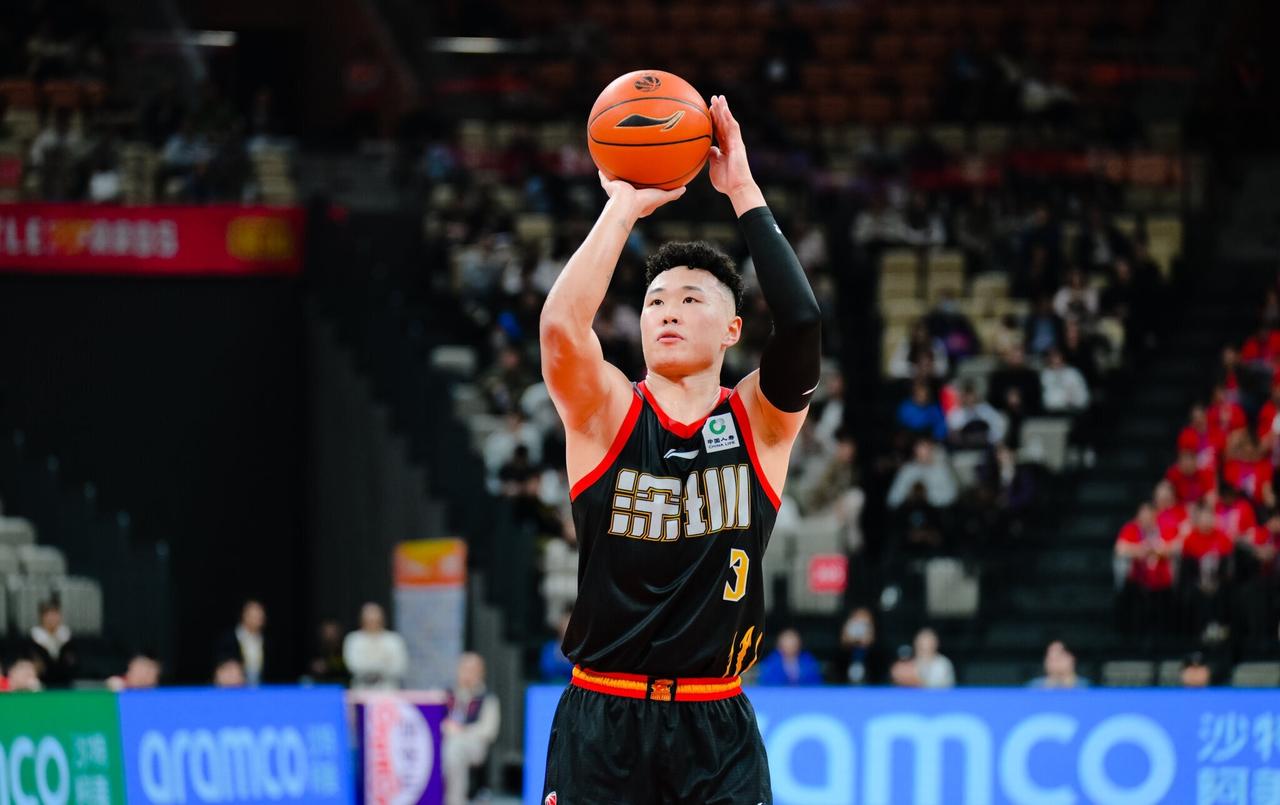 郭士强现场观赛，贺希宁火力全开力争再进国家队！

中国男篮主教练郭士强到现场观看