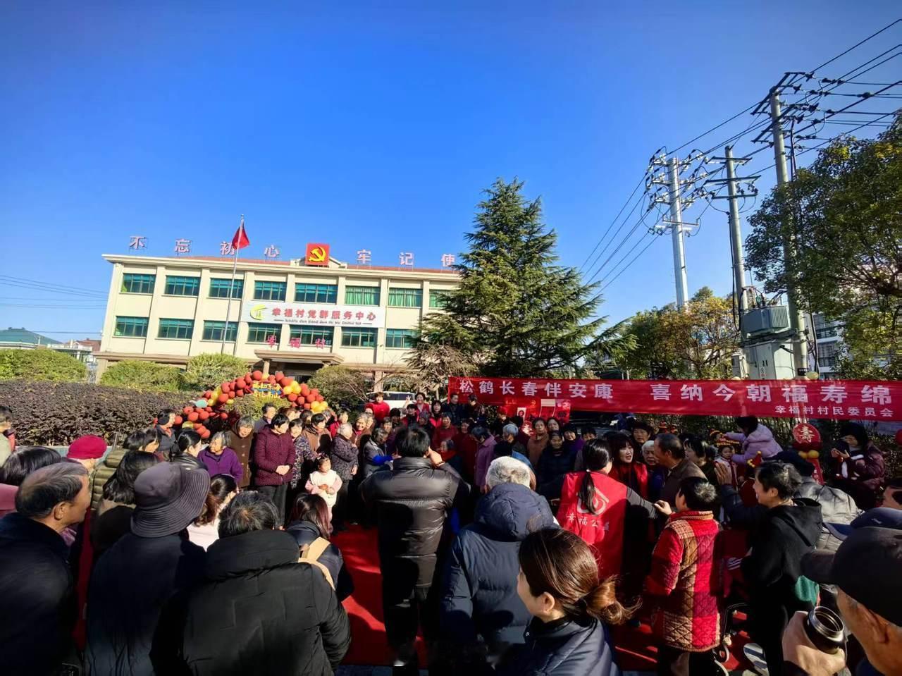 余姚共享孙女11年坚守陪伴38位独居老人不是亲人，胜似亲人！叶香玲以“共享孙女”