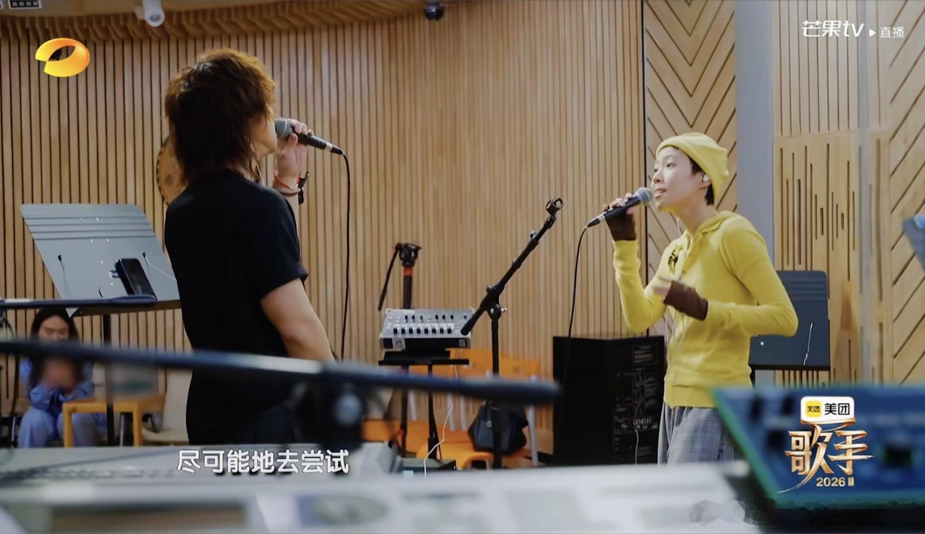 开麦问美团吃喝玩乐都安排窦靖童开大了 窦靖童今晚的黑嗓舞台直接封神！循环100遍
