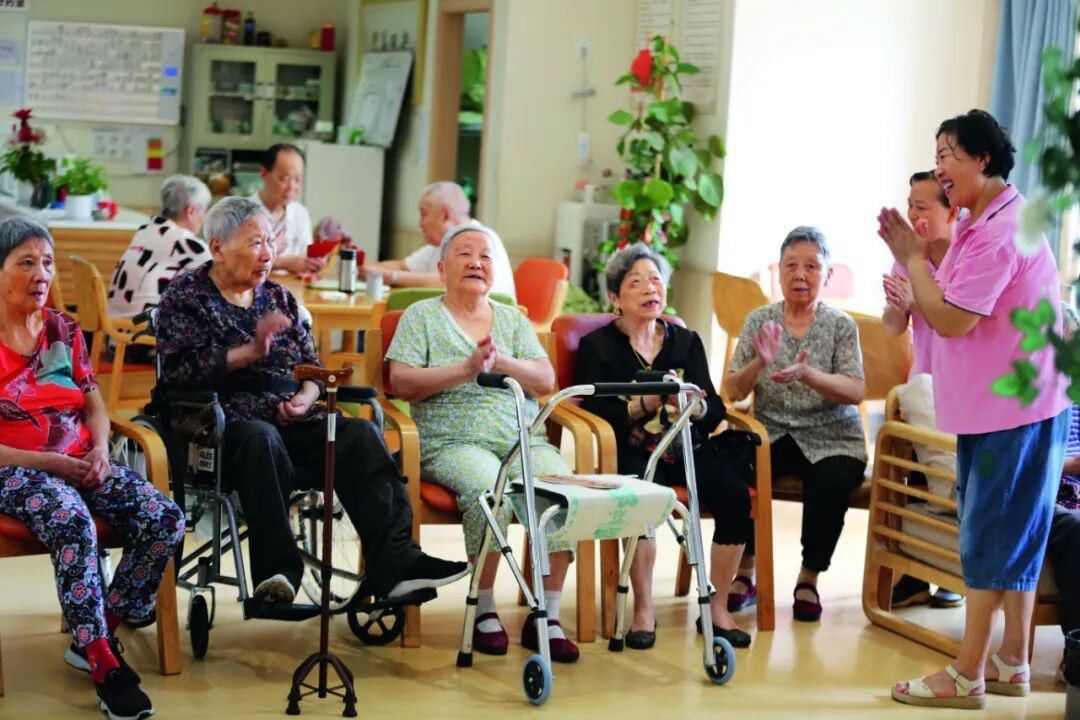 民政部、全国老龄办：截至2025年末，我国60周岁及以上老年人口32338万人，