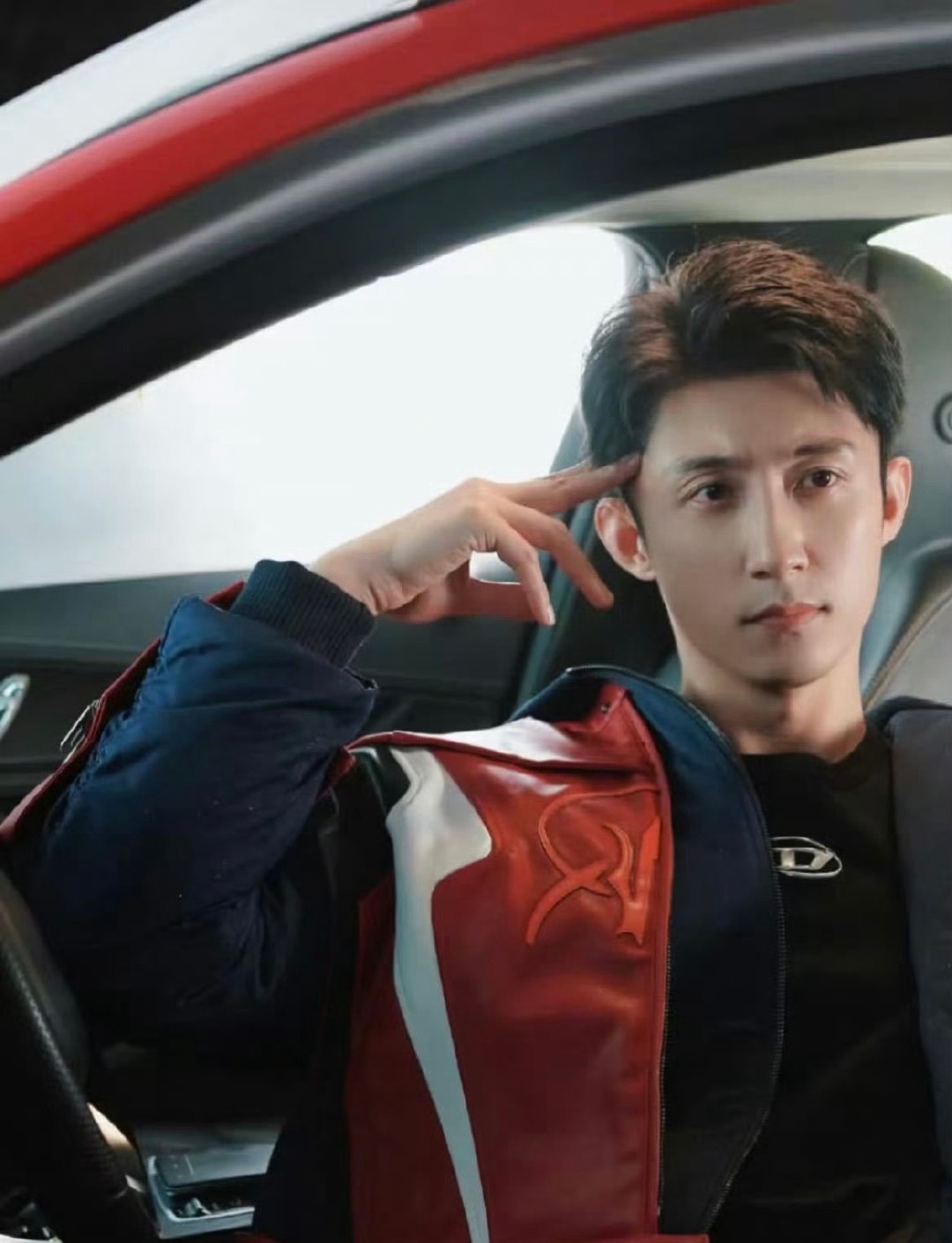 黄景瑜破次元同框 真的太惊喜了没想到还能看到黄景瑜和张臻东同框，戏里戏外都是顶级