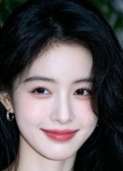 洋洋高锐“哪”朵“莲”◎霞……还是……虹己不太重要重要的是呀哪……最美的嫣然◎嫣