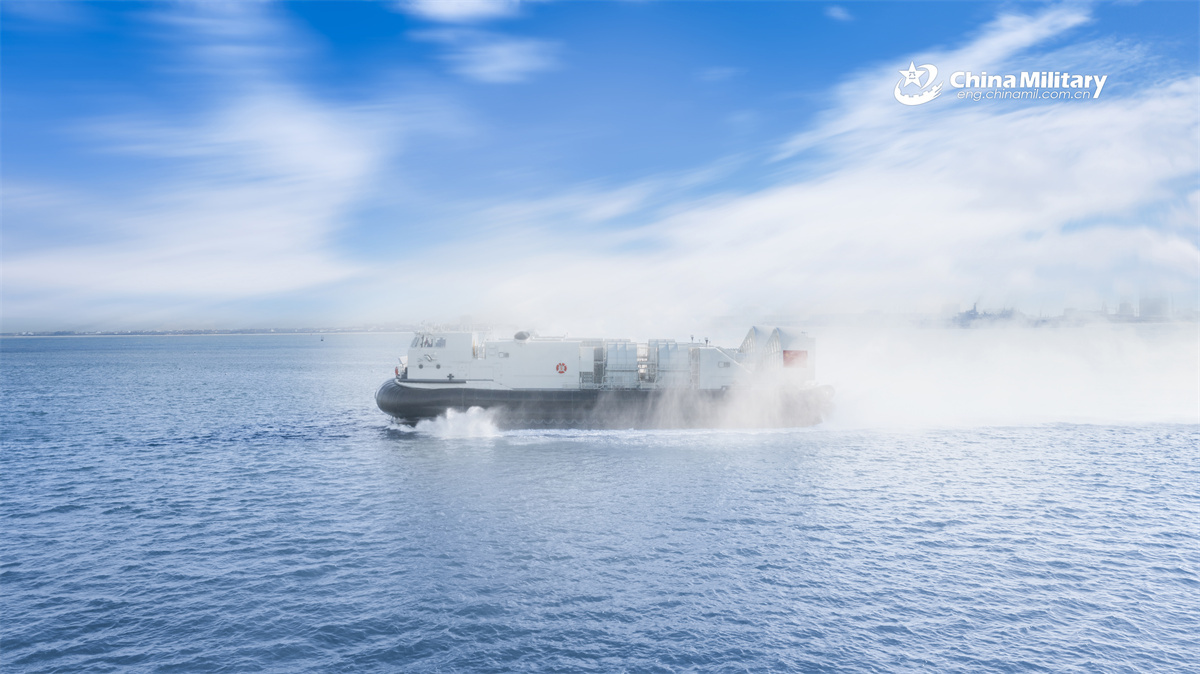 气垫登陆艇🛥️军事[超话] ​​​