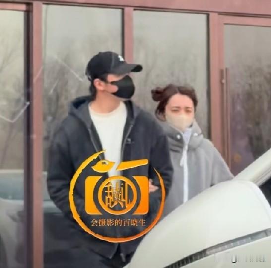 已经被拍到这么多次了，我就想问一下王晓晨:就不能给俞灏明一个正式的名分吗？
爱情
